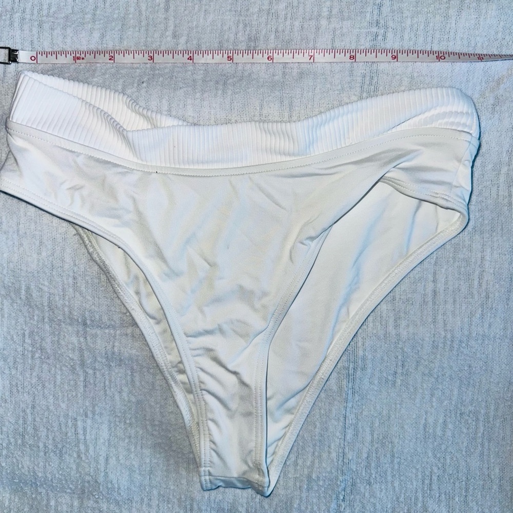 Frankies Bikinis Cali Bottom in White XS
